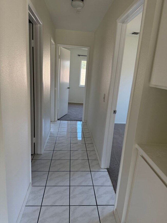 Building Photo - Cozy 3/2 in Chino Hills