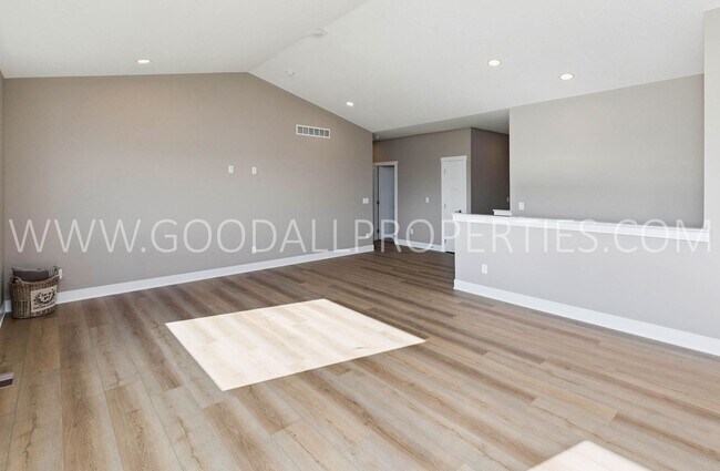 Building Photo - Stunning ranch-style home in Altoona featuring 4 bedrooms and 3 bathrooms, with a finished walk-o...