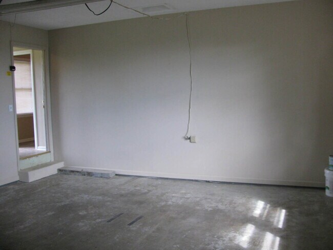 Building Photo - 531 Eddie Ln