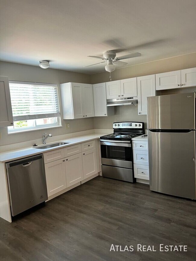 Building Photo - 11194 Forest Ave