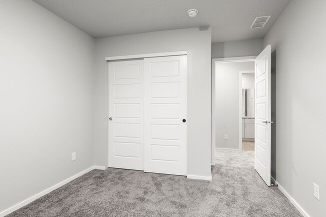 Building Photo - Newer Construction Home in Upriver Drive Neighborhood