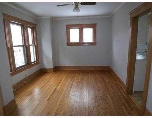 Building Photo - 112 E Davis Ave