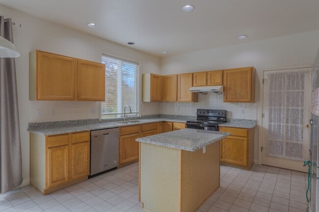 Building Photo - Big, Beautiful, and Bike-Path-Adjacent!