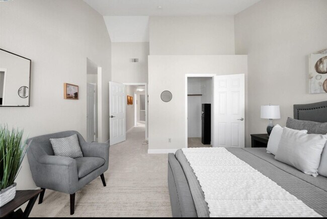 Building Photo - 316 Del Monte Way