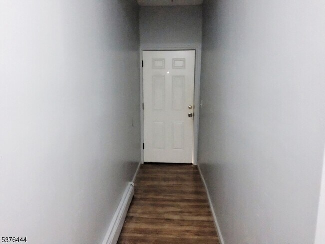 Building Photo - 116 Smith St