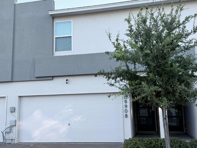 Primary Photo - 9908 Bijan Dr