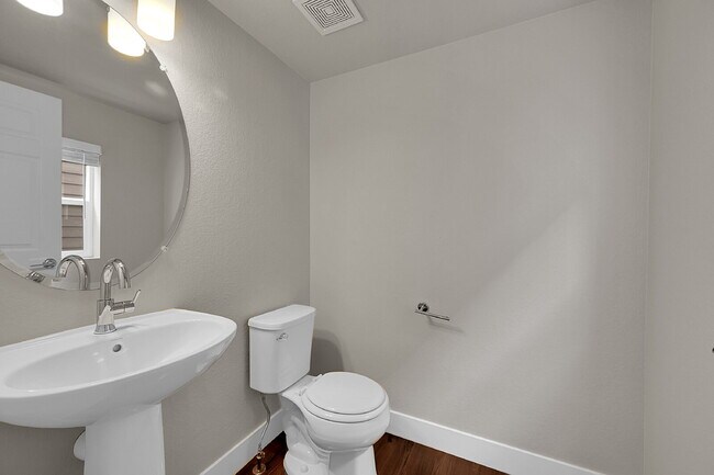 Building Photo - $2,850.00 - 3 Bedrooms, 2.5 Bathrooms, Sin...