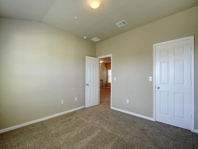 Building Photo - 1620 Bryant Dr