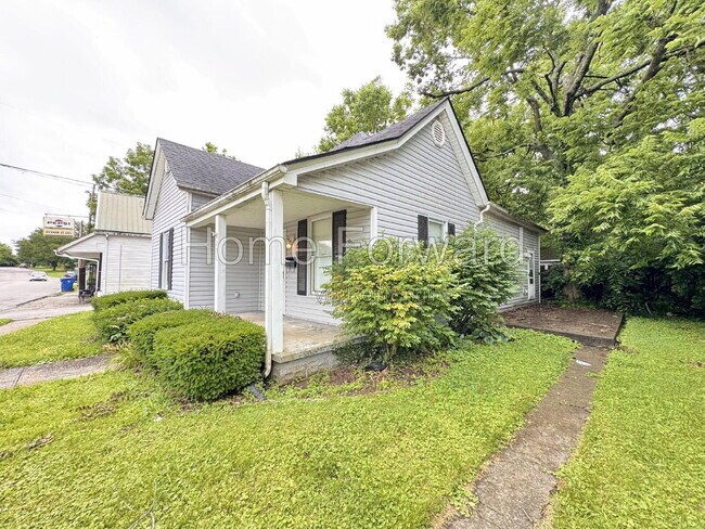 Building Photo - 206 E Hickman St