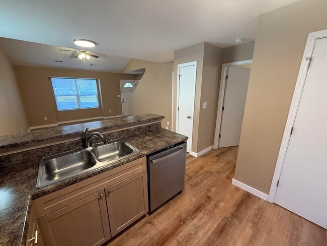 Building Photo - 1707 Hanover Blvd