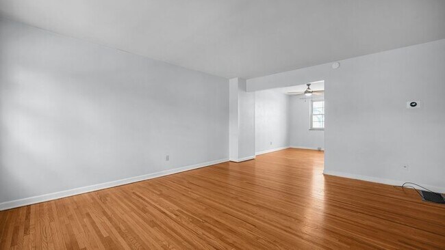 Building Photo - 1810 Northwest Ct