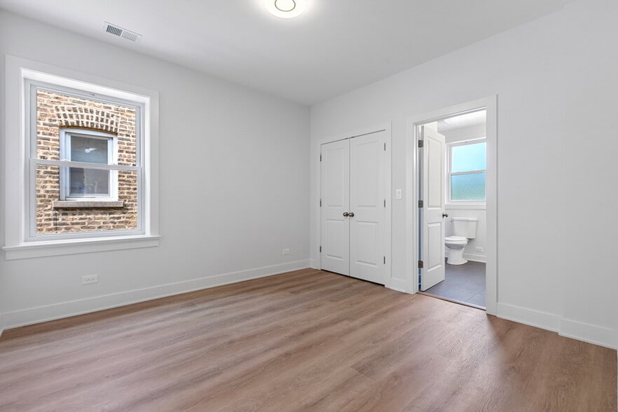 Building Photo - 6423 N Washtenaw Ave