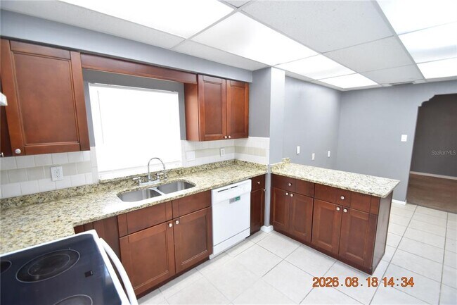 Building Photo - 212 N Clearview Ave