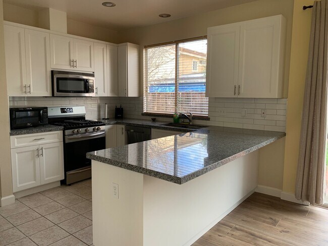 Building Photo - Newer Evergreen home faces neighborhood park - Great Evergreen schools