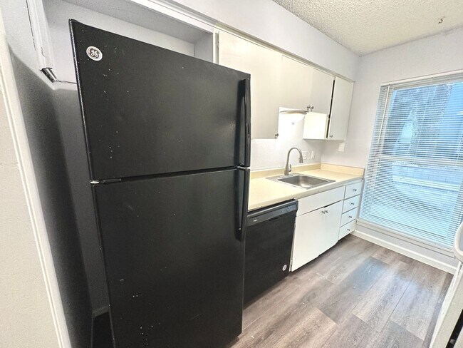 Building Photo - 3822 Southway Dr