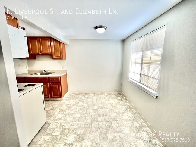 Building Photo - 45 N Liverpool St