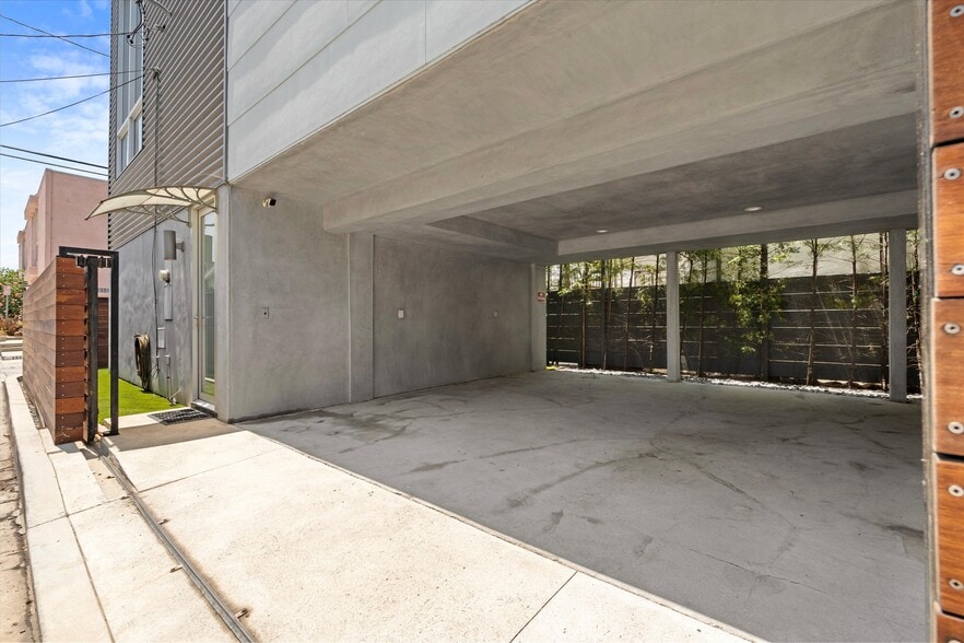 Building Photo - 483 Carroll Canal Ct