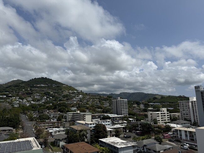 Building Photo - 1710 Makiki St