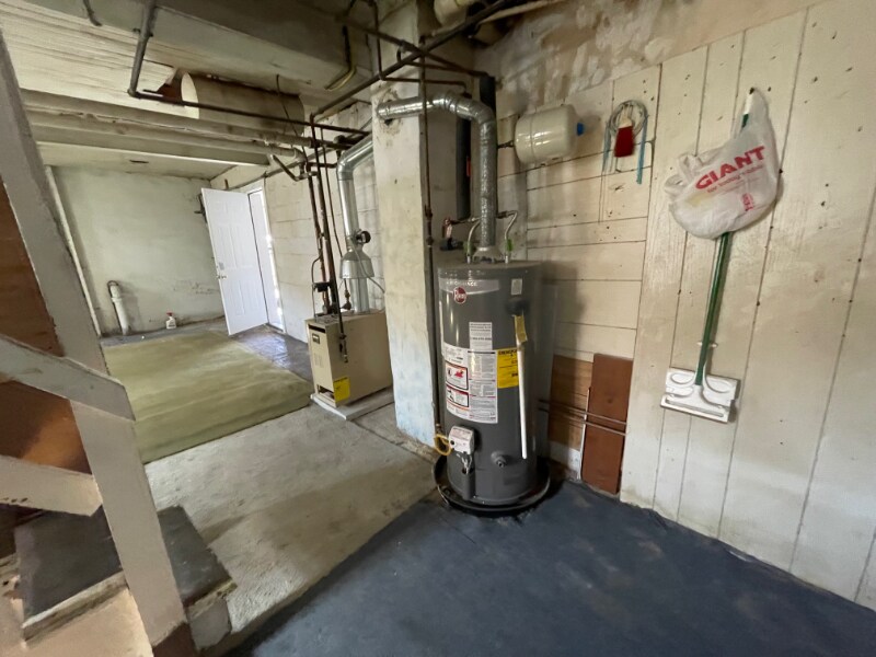 Building Photo - 2438 S 5th St