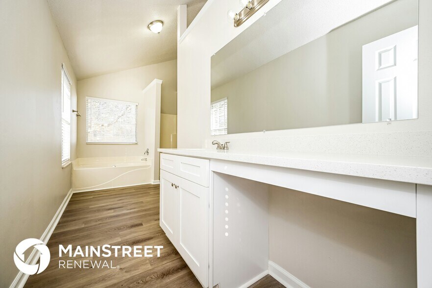 Building Photo - 6600 Browns Mill Ferry Dr