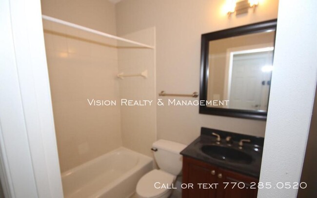 Building Photo - 829 Clifton Heights Ln.- Luxury Townhome