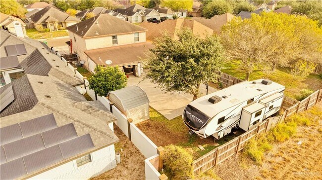 Building Photo - 19 West Dr