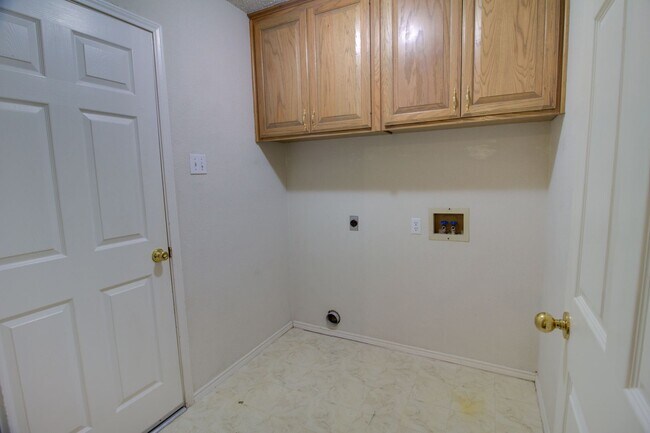 Building Photo - Arrowhead Estates Home