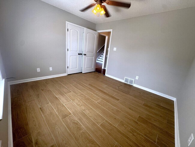 Building Photo - 10228 Morning Hill Dr