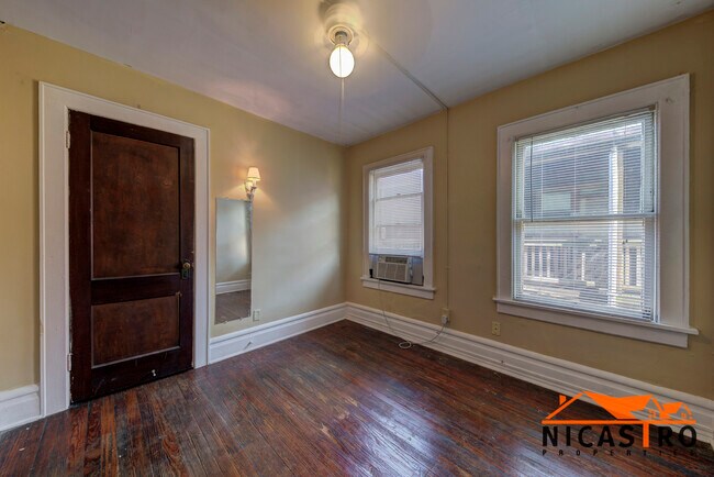 Building Photo - 1640 Indianola Ave