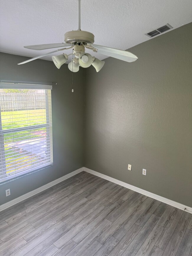 Building Photo - Central Lakeland 3bedroom 2 bath!