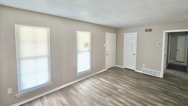 Building Photo - 4539 Spring Valley Dr