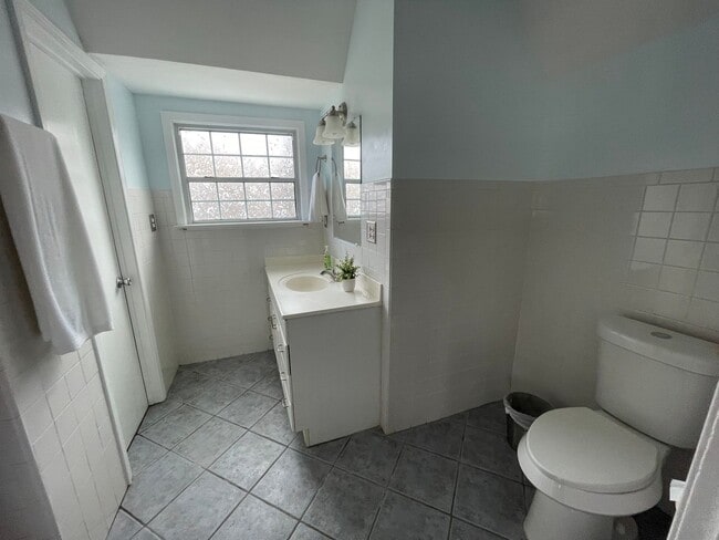 Building Photo - Highland Charmer! Come see Today!