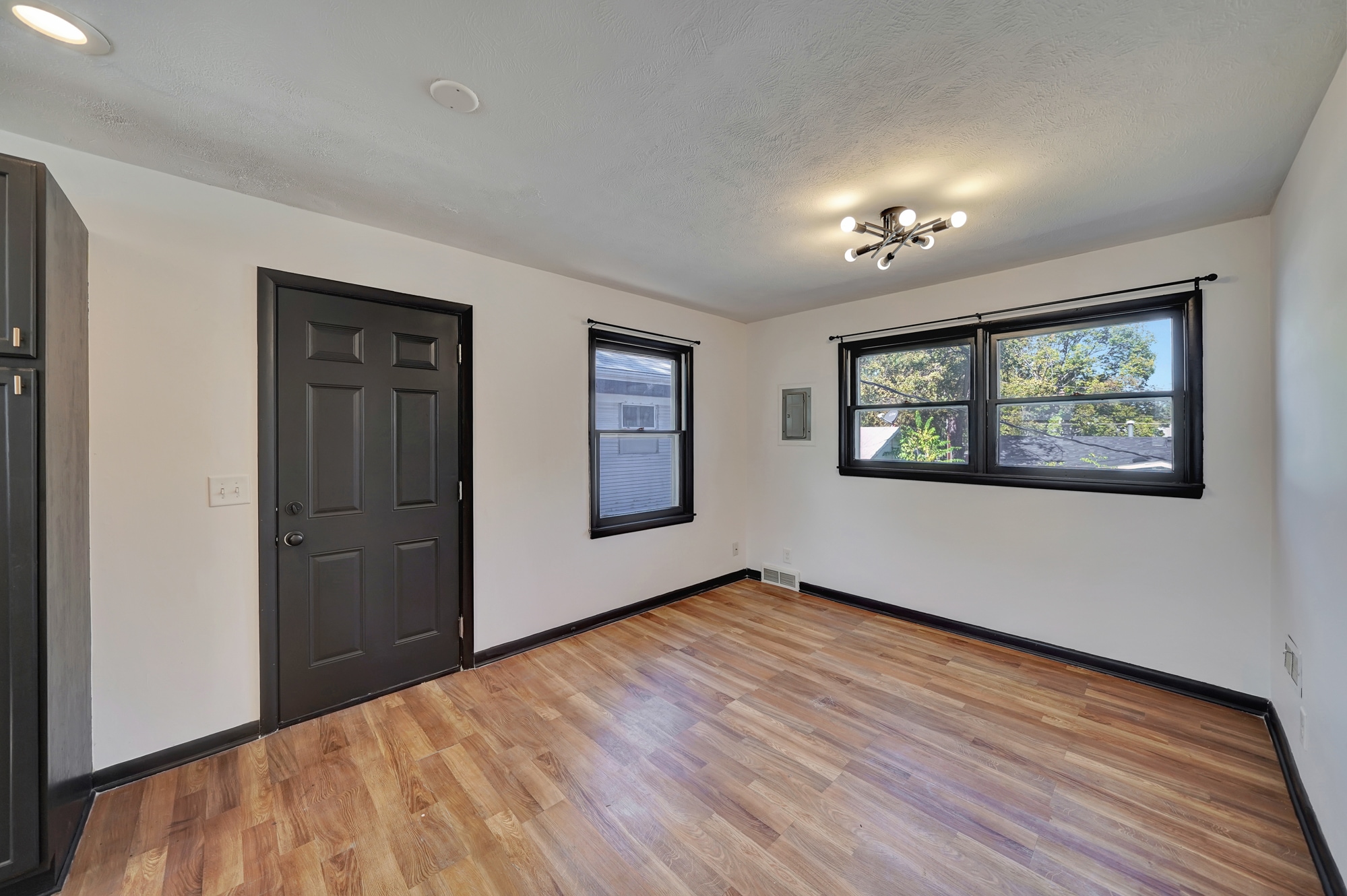 Building Photo - 4812 Hillside St