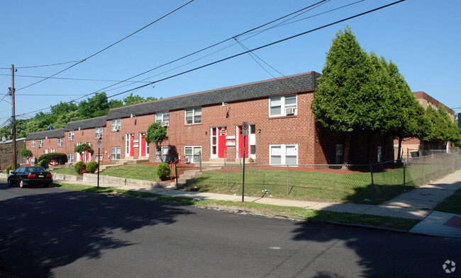 Primary Photo - Jefferson Court Apartments