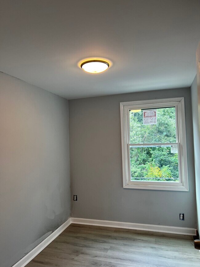 Building Photo - 145 Madison Dr