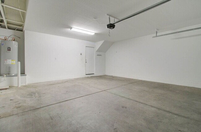 Building Photo - 2014 N 77th Dr