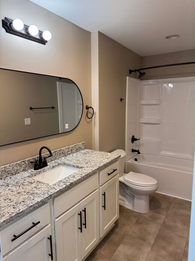 Building Photo - 516 Claremoor Ave