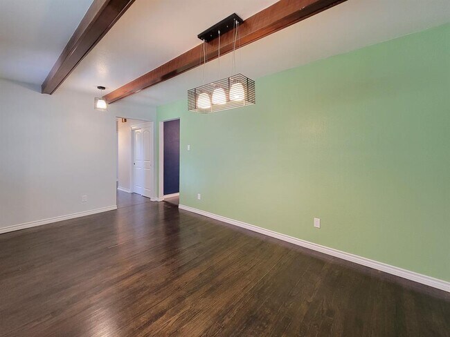 Building Photo - 1234 W 31st St