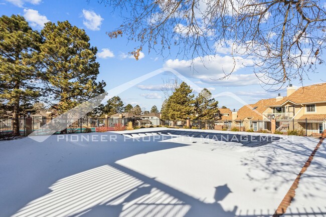 Building Photo - Charming Townhome in Aurora with a Communi...