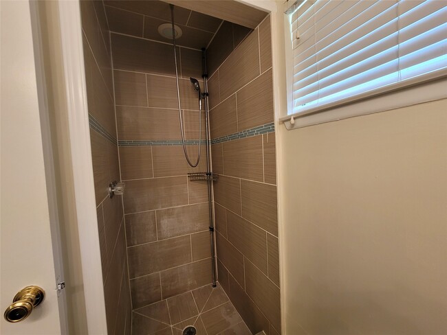 Building Photo - 9322 Fairdale Ln