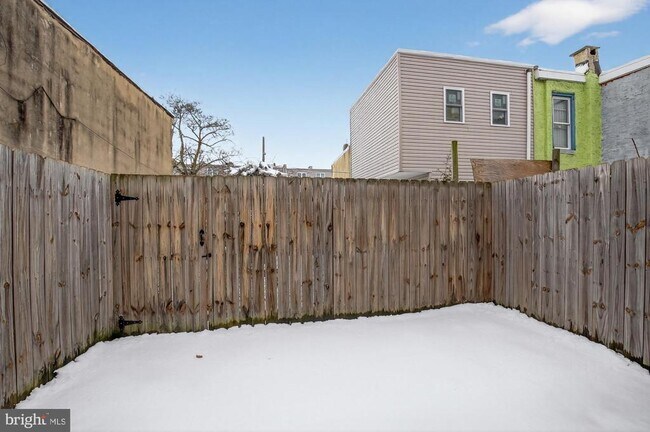 Building Photo - 2234 Master St