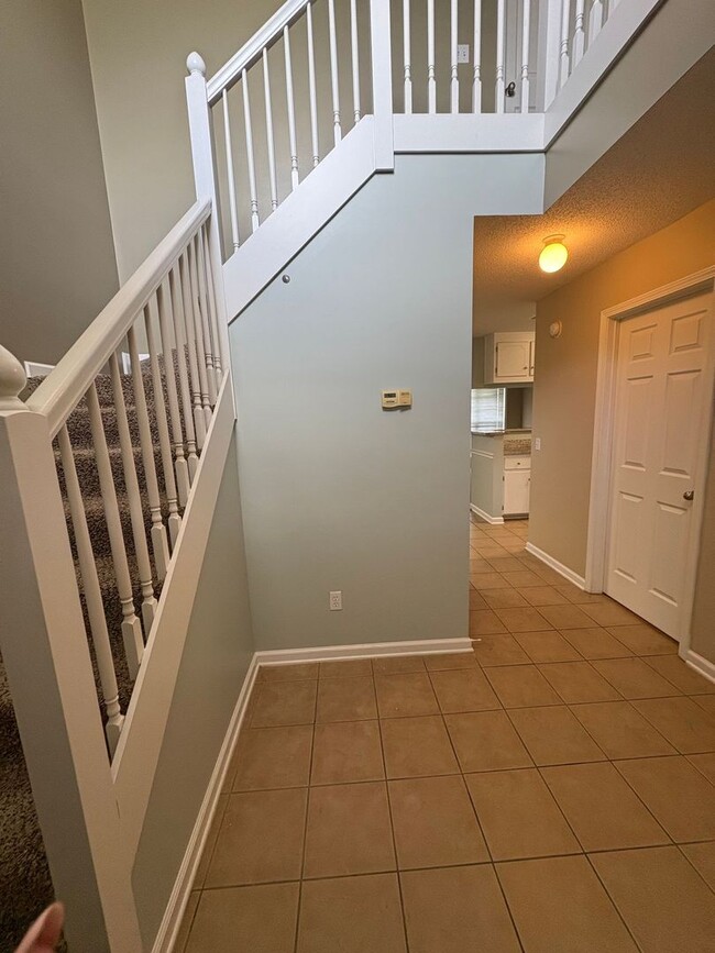 Building Photo - WAKEFIELD SUBDIVISION - Double Garage!  GRANITE COUNTERTOPS.