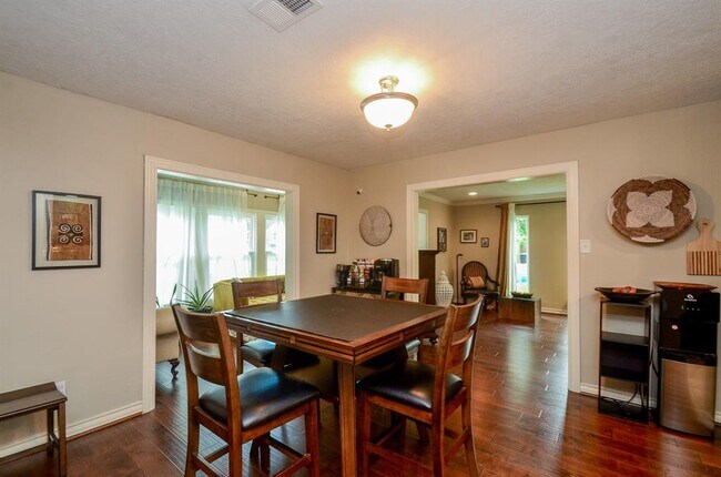 Building Photo - 4315 Fernwood Dr