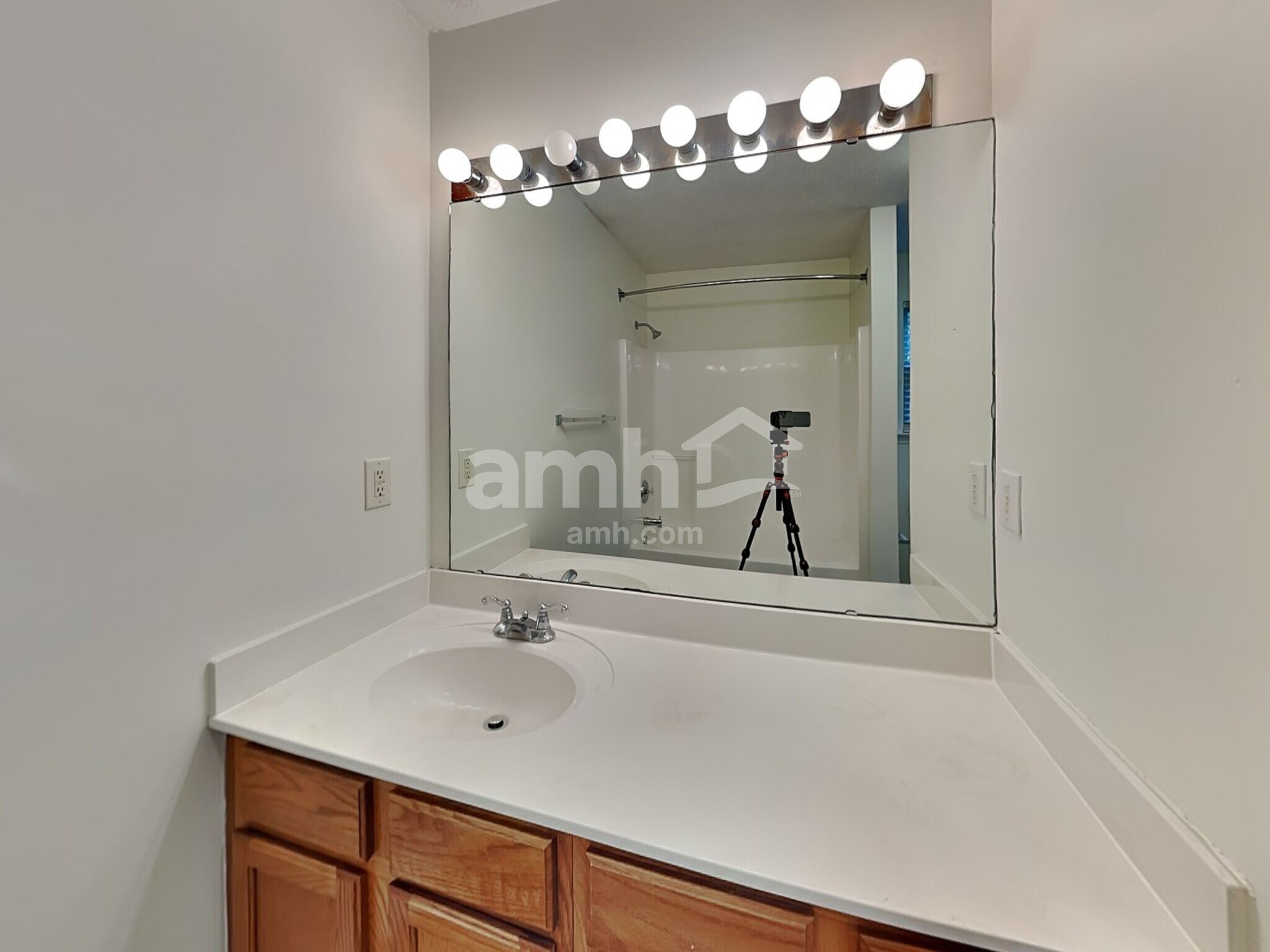 Building Photo - 12 Avalon Ct