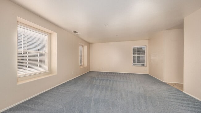 Building Photo - Spacious Home with Loft and Big Backyard