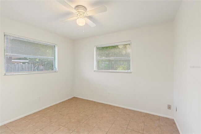 Building Photo - 1248 Lazy Lake Rd W