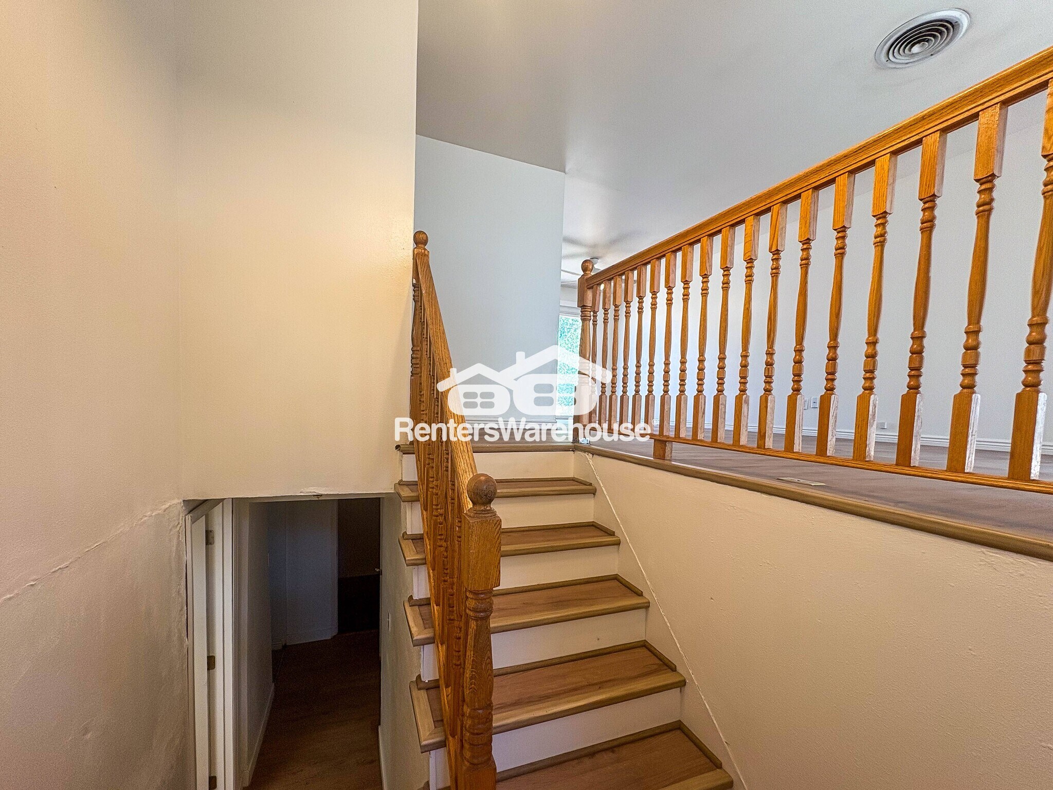 Building Photo - 327 Leona Dr