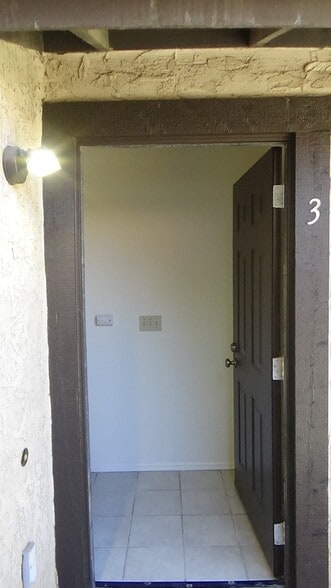 Building Photo - 704 Summerwood Ln