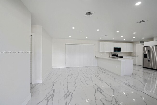 Building Photo - 4670 NW 5th St