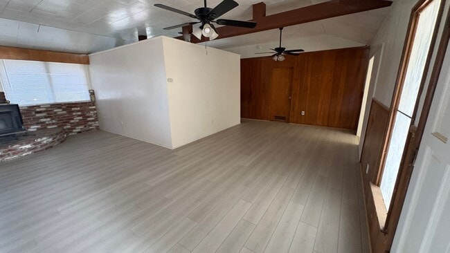 Building Photo - Farm style living